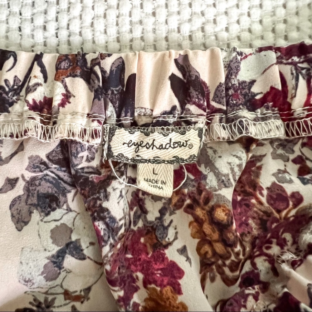 Eyeshadow Blouse - Picture 3 of 4